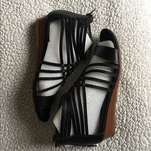 Correa Wedge Sandal